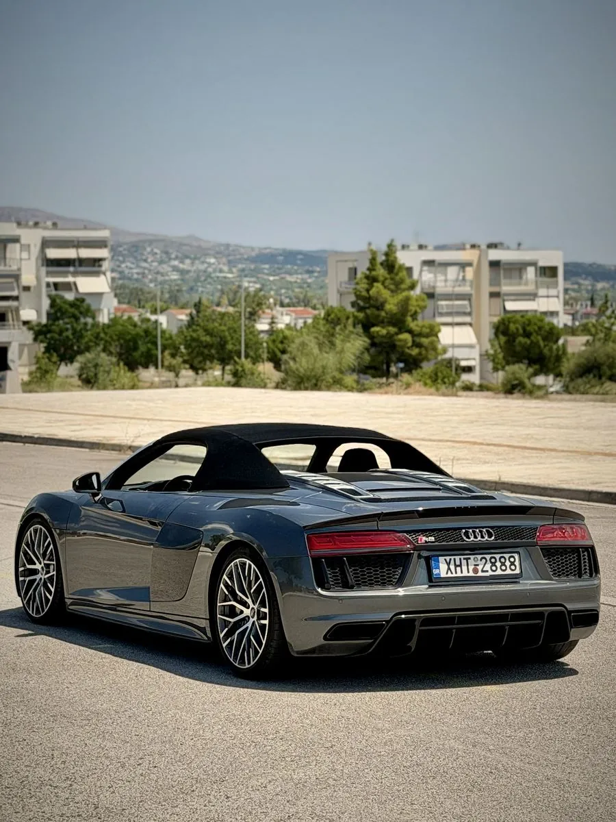 Audi R8 Spyder από πίσω